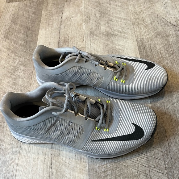 Men’s Nike Shoes - Picture 4 of 5